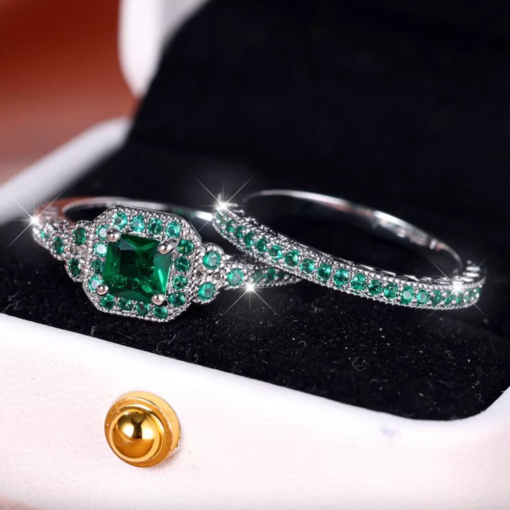 NEW 18k White Gold Emerald Diamond Ring Set of 2 Ring Bands Emerald Green Ring